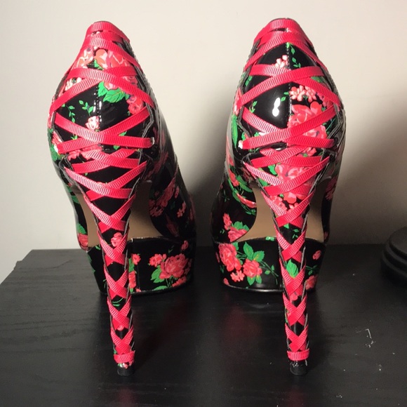 Betsey Johnson, Women's Size 7.5 Bonnee Women's Heels Black Multi - Picture 5 of 11